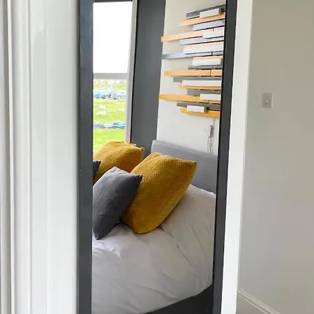 Breakers 3* New Quay